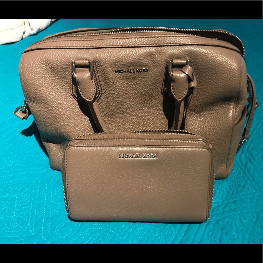 Beautiful Leather Bag and Matching Wallet
